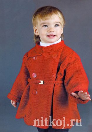 Красное пальто спицами для девочки