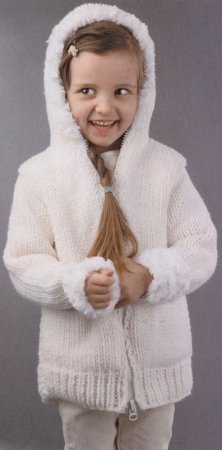 Белоснежное пальто спицами для девочки