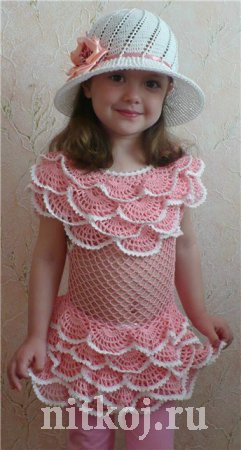 Детское платье крючком с рюшами