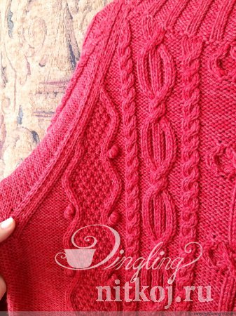 Красный арановый свитер